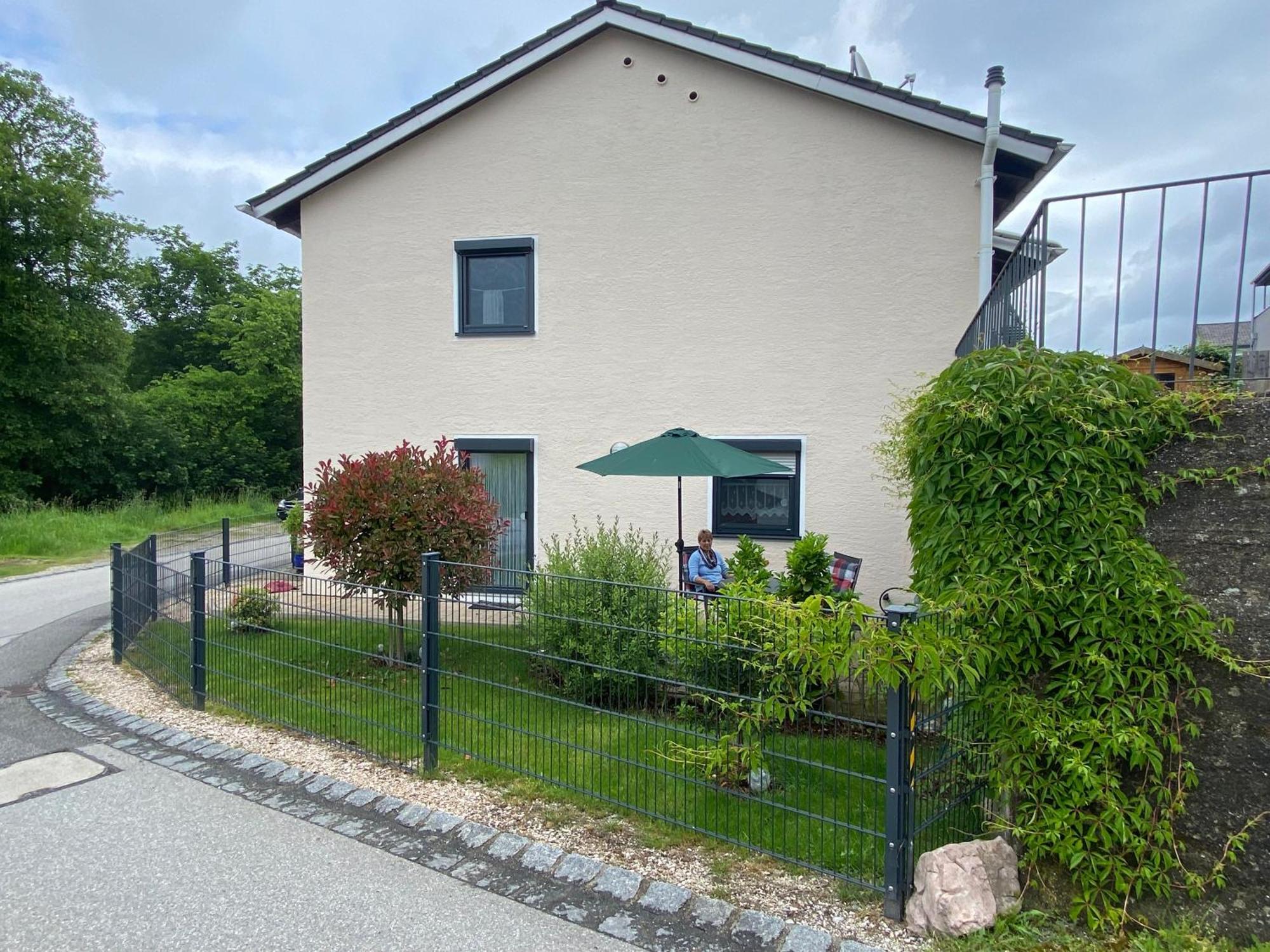 Ferienwohnung Mit Salzachblick Laufen Esterno foto